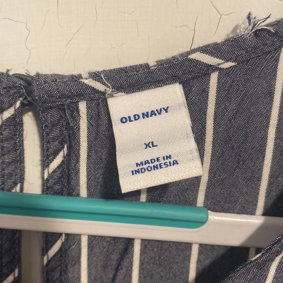 Old Navy size XL light linen striped tank. - Picture 2 of 3